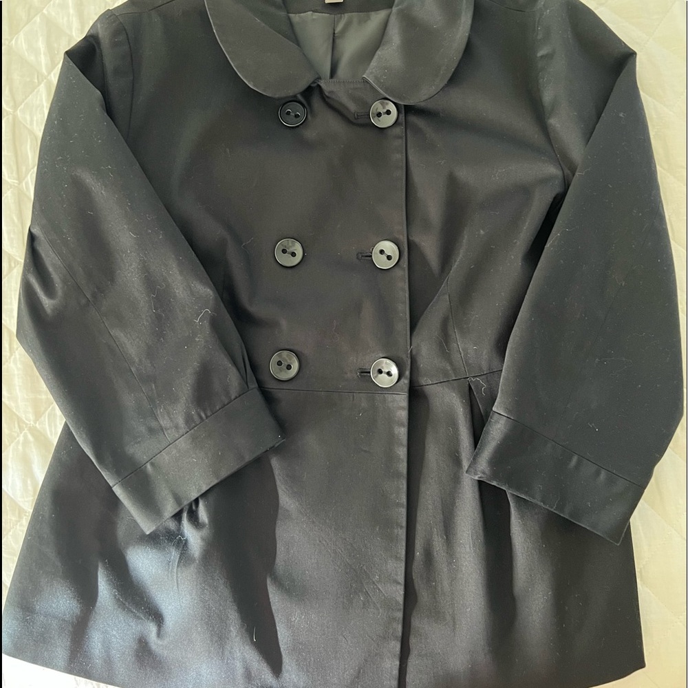 Black 3/4 sleeved jacket.  Double pleat in back. Versatile piece.